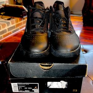 Jordan stay loyal men’s 7.5 BNWB